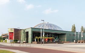 Super 8 by Wyndham Oberhausen am Centro
